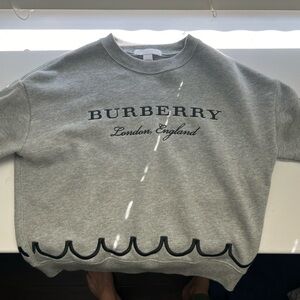 Size 8Y Burberry sweatshirt in excellent condition